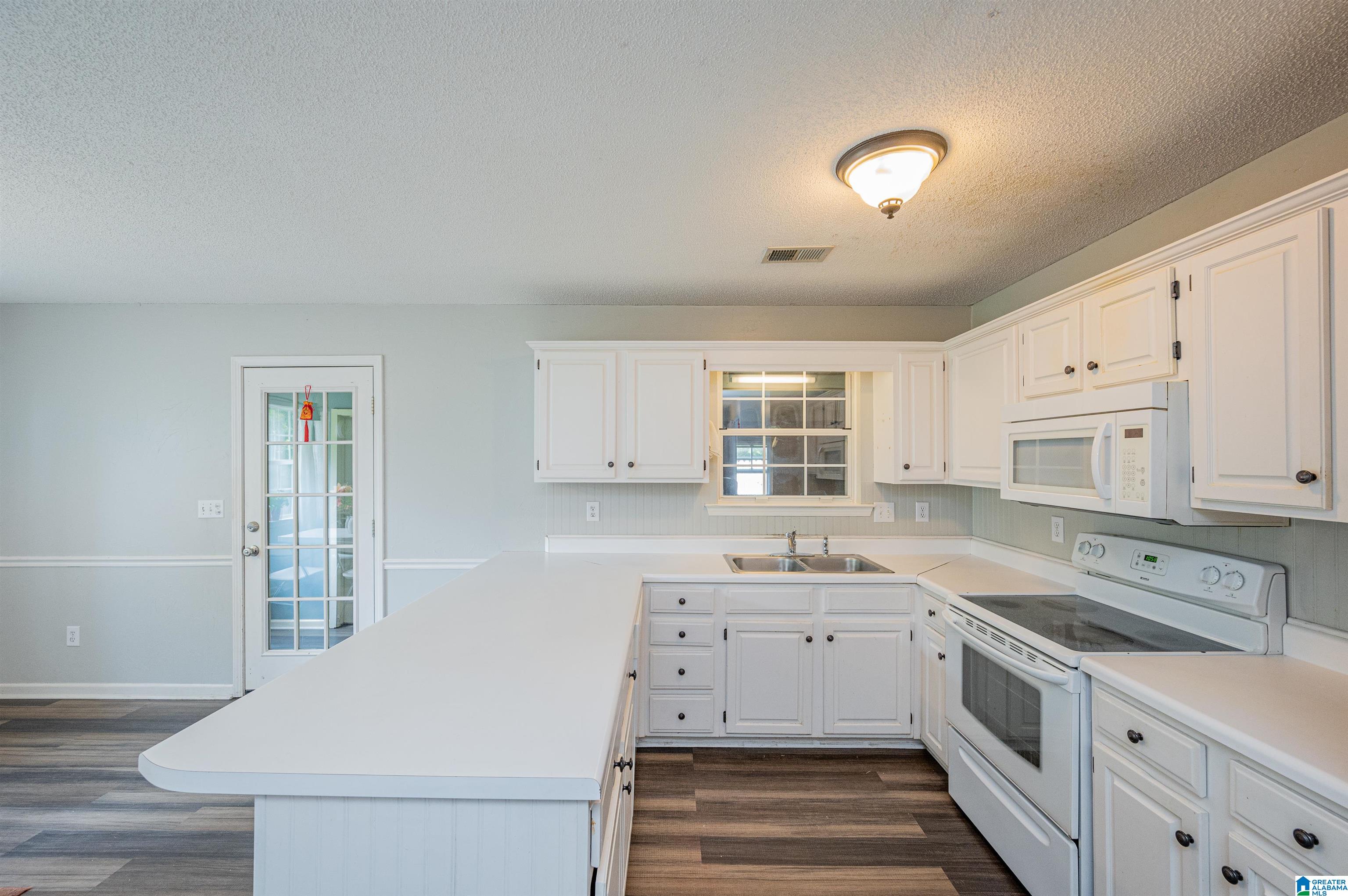 137 Cambridge Pointe Circle Alabaster, AL 35007 - Photo 11 of 33