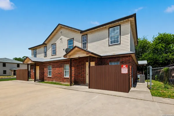 $1,250 | 7607 Windsor Oaks, San Antonio, TX 78239