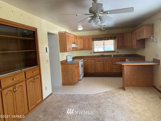9807 Bell Road Moxee, WA 98936 - Photo 2 of 13