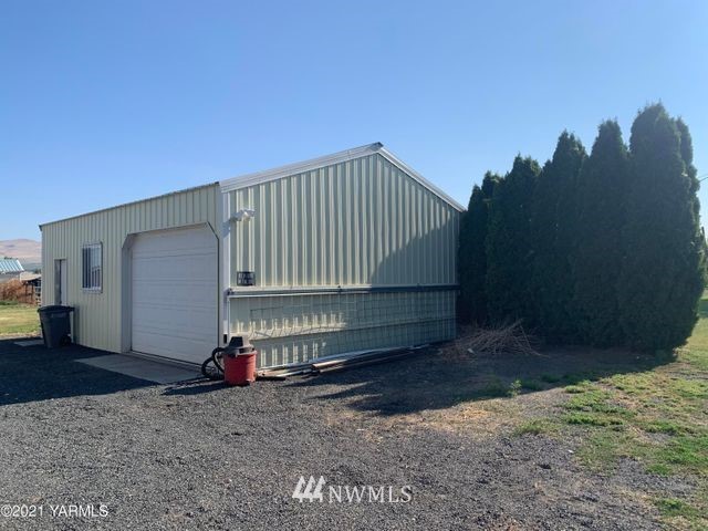 9807 Bell Road Moxee, WA 98936 - Photo 12 of 13