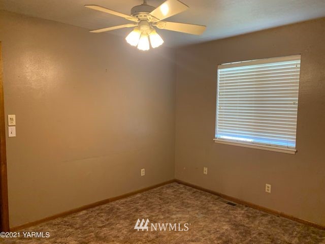 9807 Bell Road Moxee, WA 98936 - Photo 3 of 13