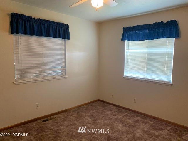 9807 Bell Road Moxee, WA 98936 - Photo 5 of 13