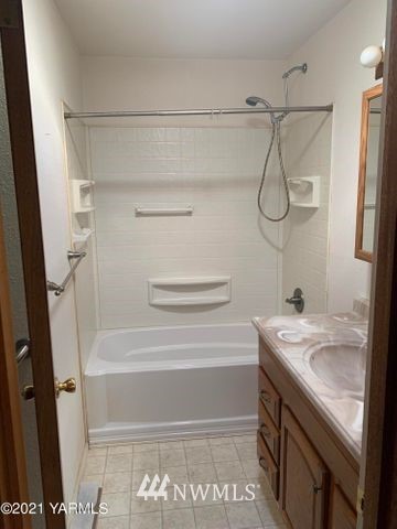 9807 Bell Road Moxee, WA 98936 - Photo 7 of 13