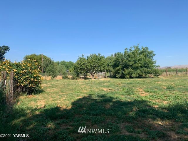 9807 Bell Road Moxee, WA 98936 - Photo 10 of 13