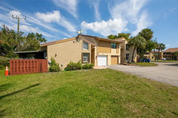 $349,900 | 3046 West Missionwood Lane, Unit A2, Miramar, FL 33025