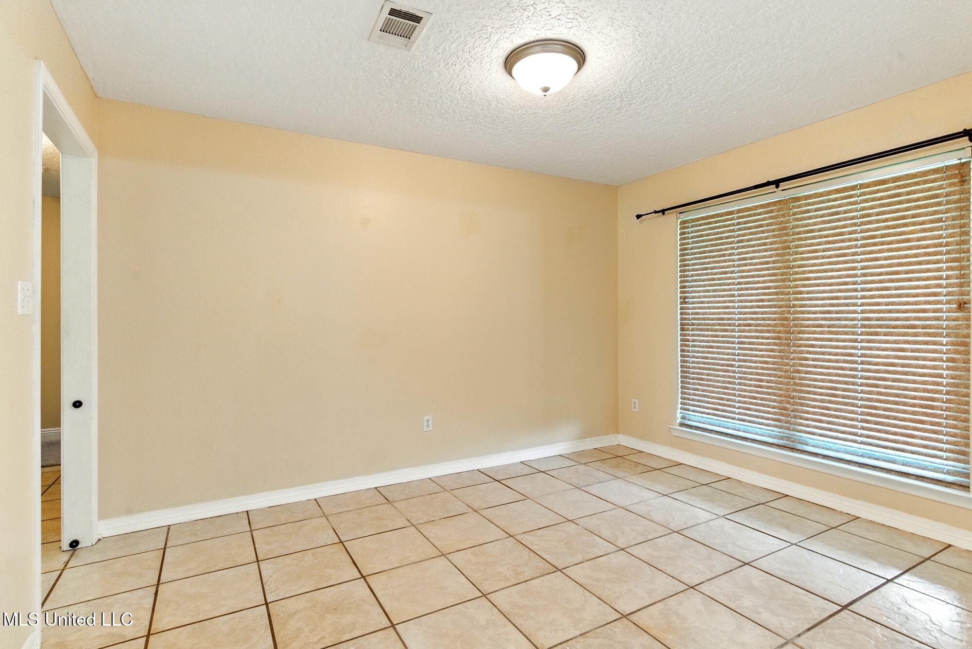 4257 Melvin Road D'Iberville, MS 39540 - Photo 14 of 29 DIning area/office area #1
