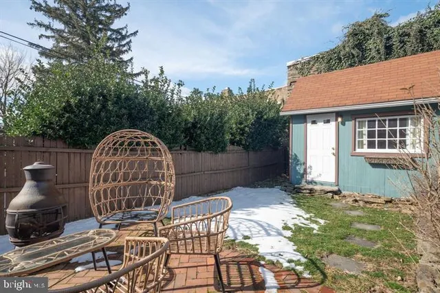 a view of a chair and table in the backyard