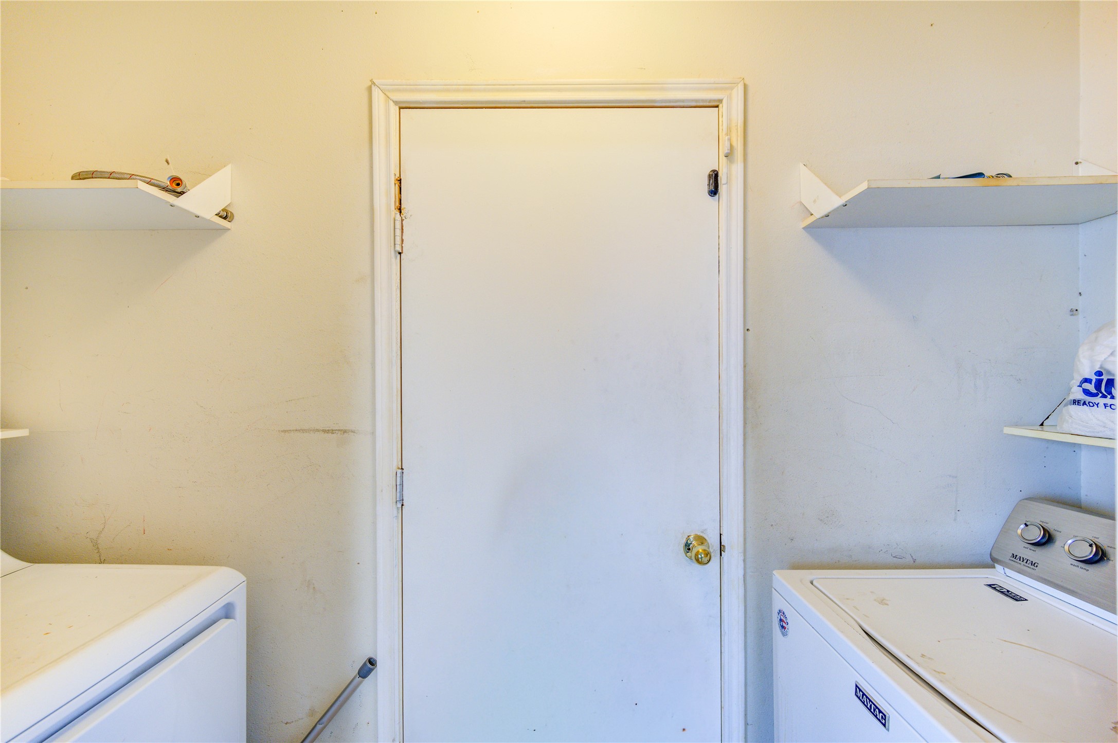 10338 Timberloch Drive Houston, TX 77070 - Photo 11 of 22 a bathroom with a sink and vanity