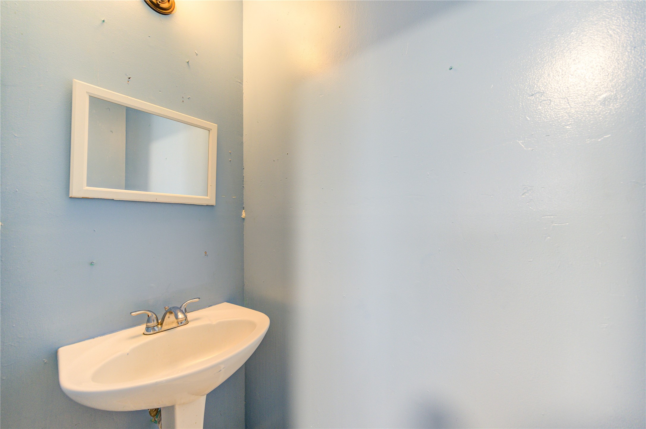 10338 Timberloch Drive Houston, TX 77070 - Photo 12 of 22 a bathroom with a sink and a mirror