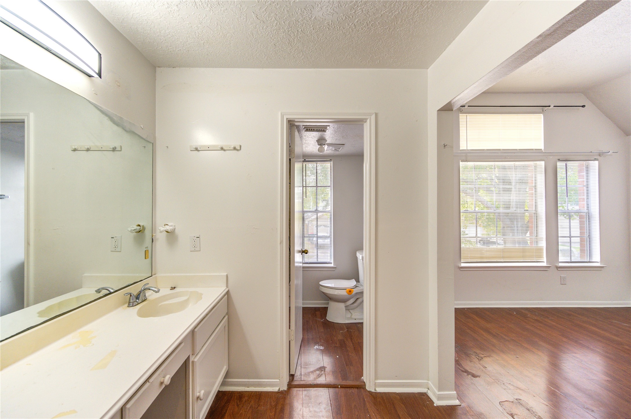 10338 Timberloch Drive Houston, TX 77070 - Photo 15 of 22 a bathroom with a sink and a tub