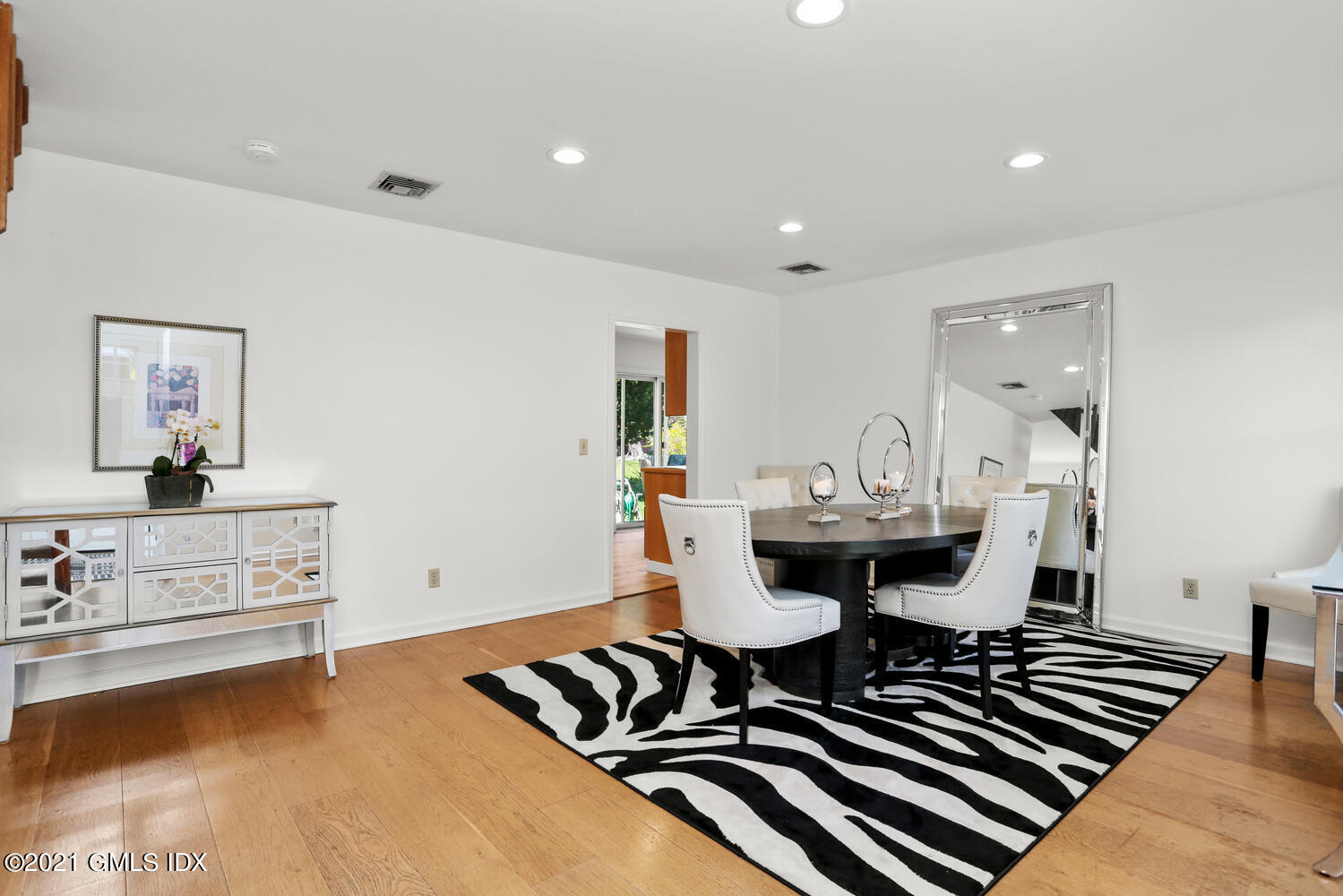39 Sunshine Avenue Riverside, CT 06878 - Photo 12 of 34 a view of a dining room with furniture