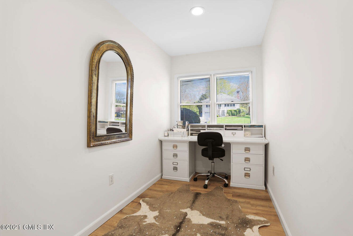 39 Sunshine Avenue Riverside, CT 06878 - Photo 18 of 34 a view of workspace with a window