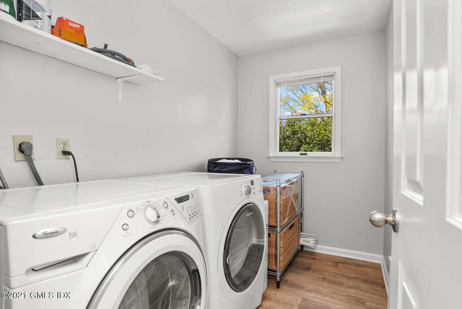39 Sunshine Avenue Riverside, CT 06878 - Photo 25 of 34 a utility room with dryer and washer