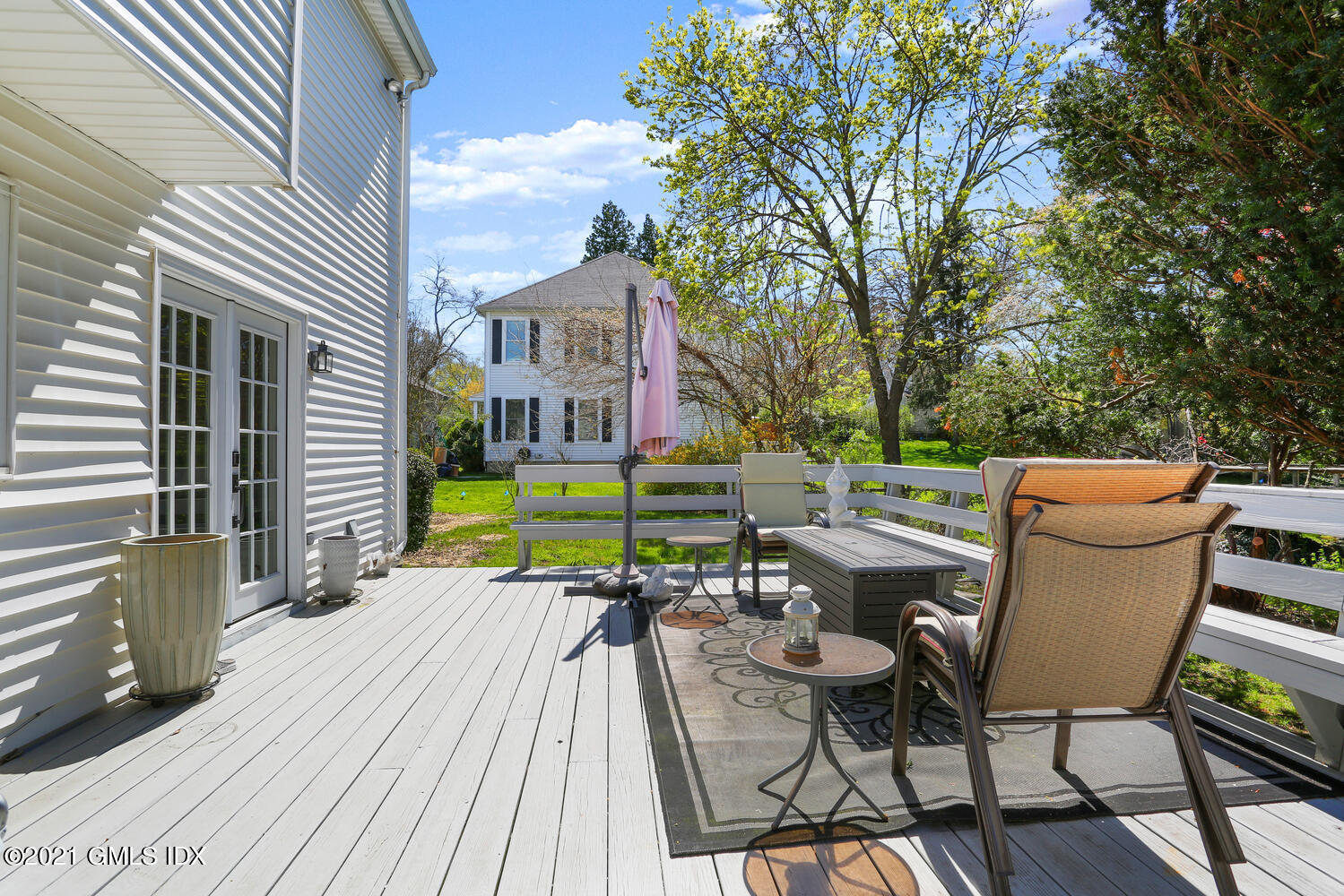 39 Sunshine Avenue Riverside, CT 06878 - Photo 27 of 34 a view of a chair and tables in the patio