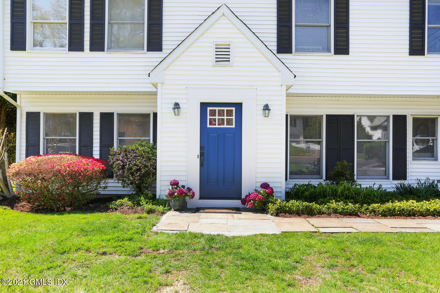 39 Sunshine Avenue Riverside, CT 06878 - Photo 32 of 34 a view of a house with a yard and plants