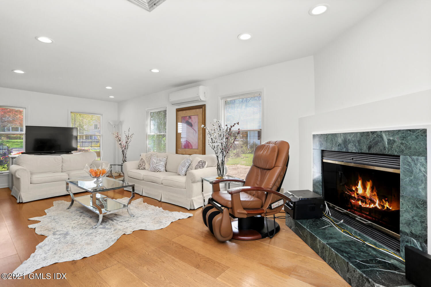 39 Sunshine Avenue Riverside, CT 06878 - Photo 9 of 34 a living room with furniture a flat screen tv and a fireplace