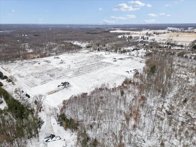 $250,000 | 330 Cumberland Avenue Southeast, Lowell, MI 49331