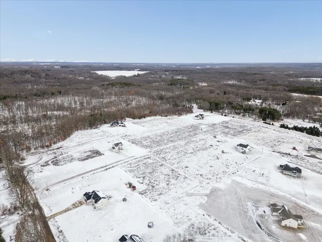 $250,000 | 330 Cumberland Avenue Southeast, Lowell, MI 49331