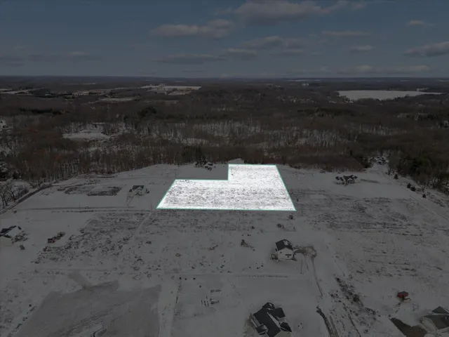 $250,000 | 330 Cumberland Avenue Southeast, Lowell, MI 49331