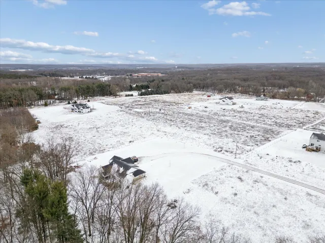 $250,000 | 330 Cumberland Avenue Southeast, Lowell, MI 49331