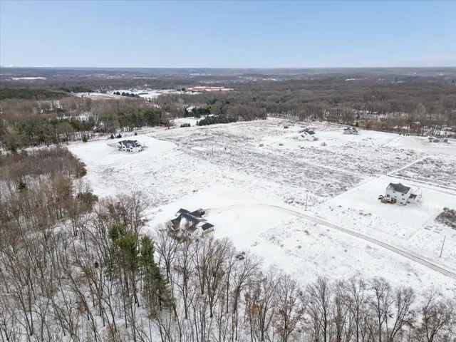 $250,000 | 330 Cumberland Avenue Southeast, Lowell, MI 49331