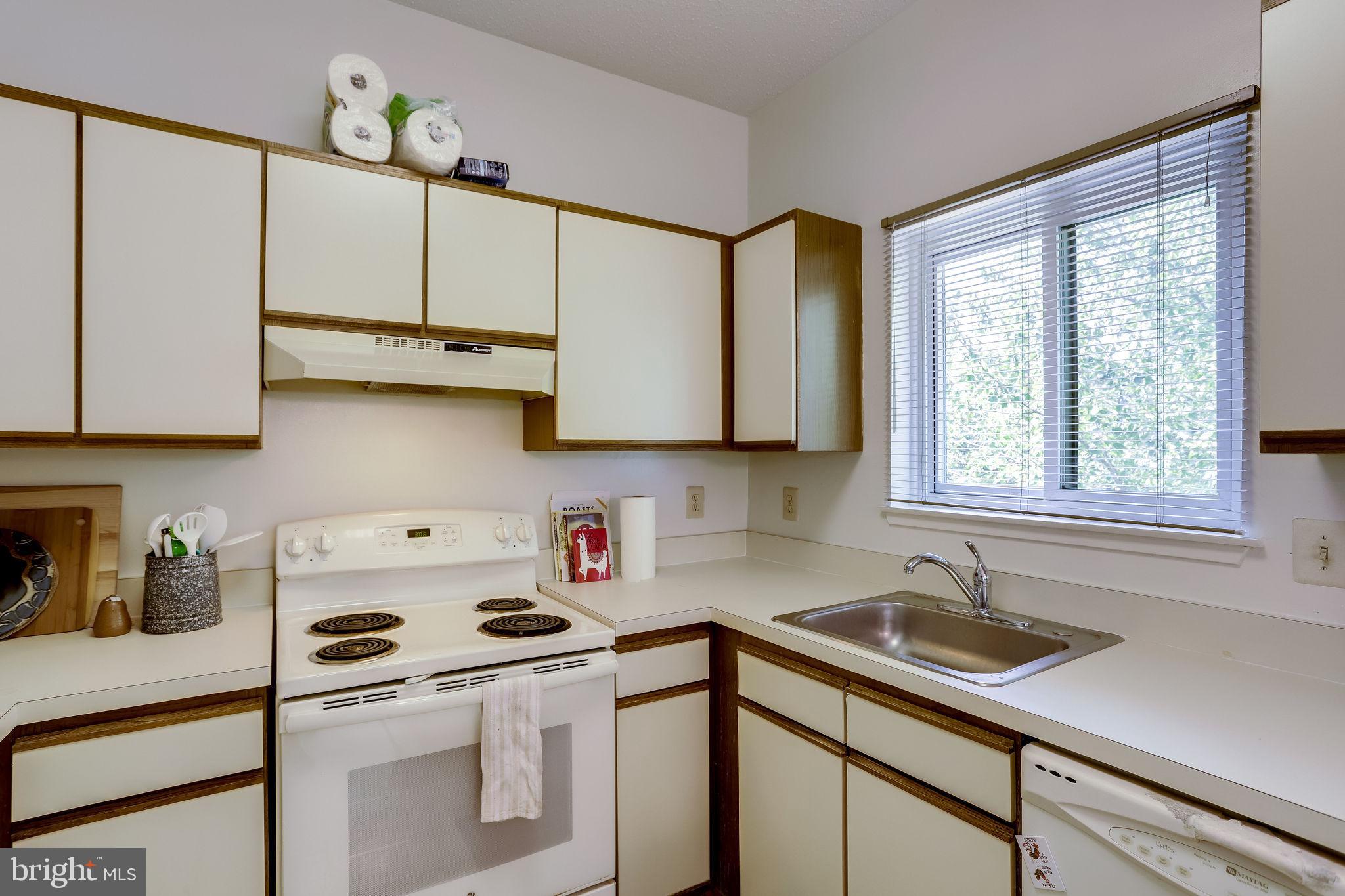 11027 Villaridge Court Reston, VA 20191 - Photo 14 of 28 a kitchen with stainless steel appliances granite countertop a sink a stove and a microwave
