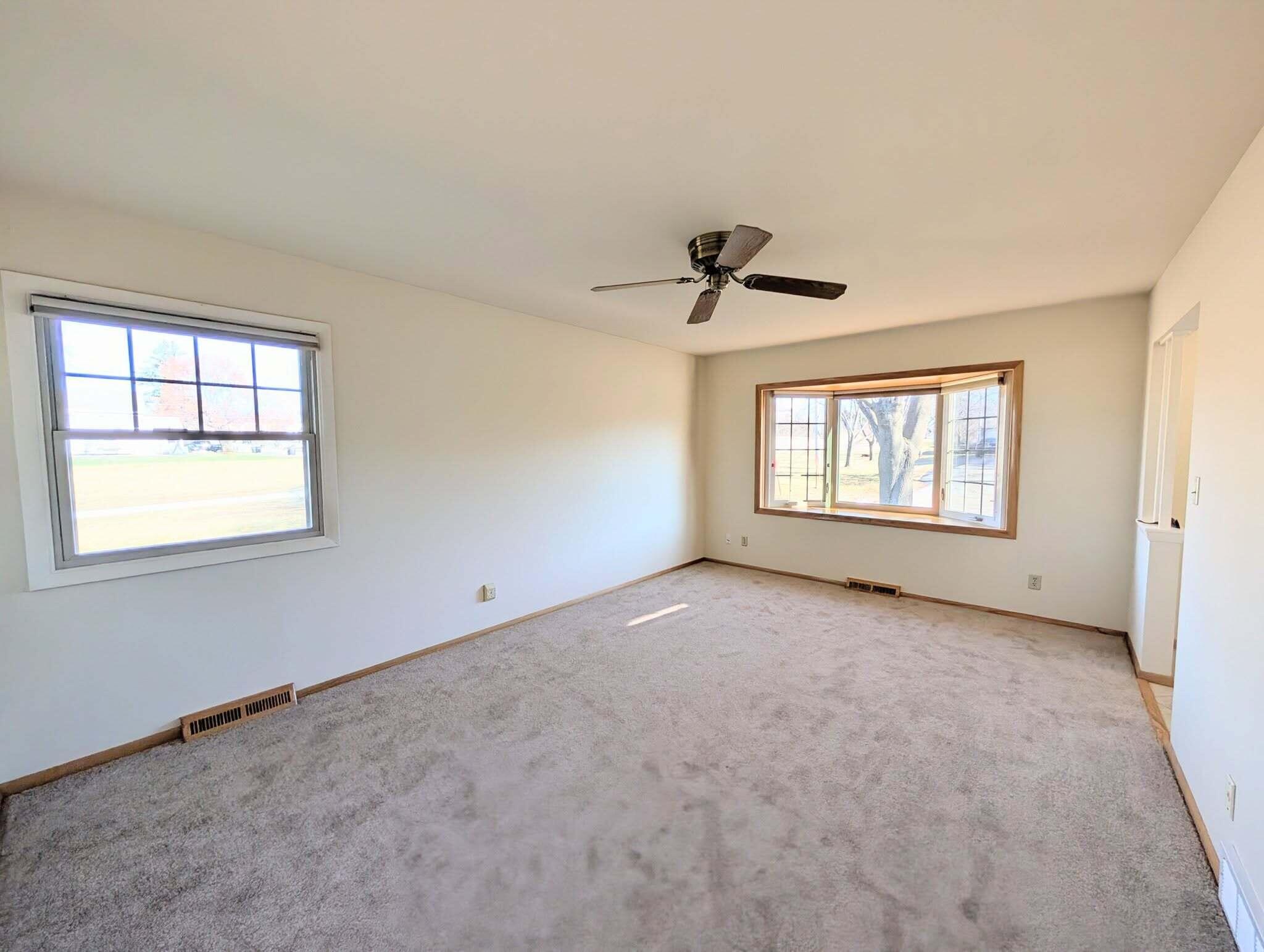 4127 South 89th Street Greenfield, WI 53228 - Photo 27 of 37 living 2