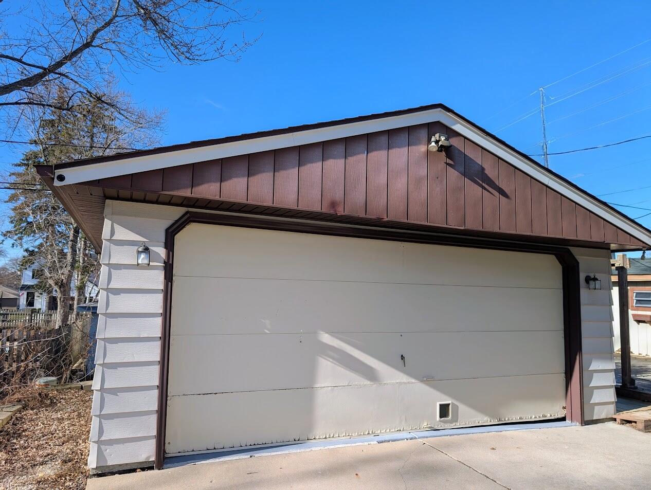 4127 South 89th Street Greenfield, WI 53228 - Photo 34 of 37 garage