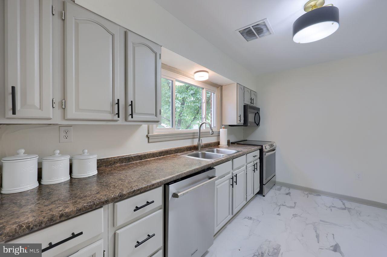 153 Ridge Avenue Ephrata, PA 17522 - Photo 4 of 42 Gallery Image 4