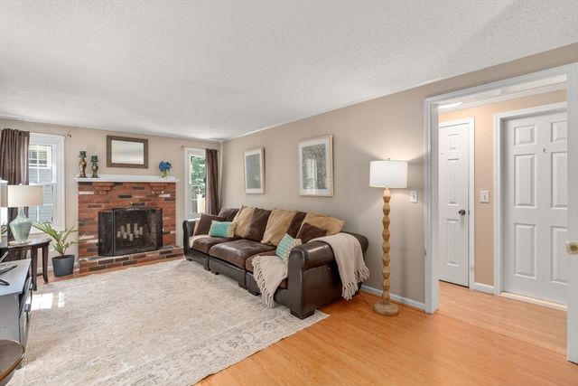 $894,000 | 5 Hope Lane, Dedham, MA 02026