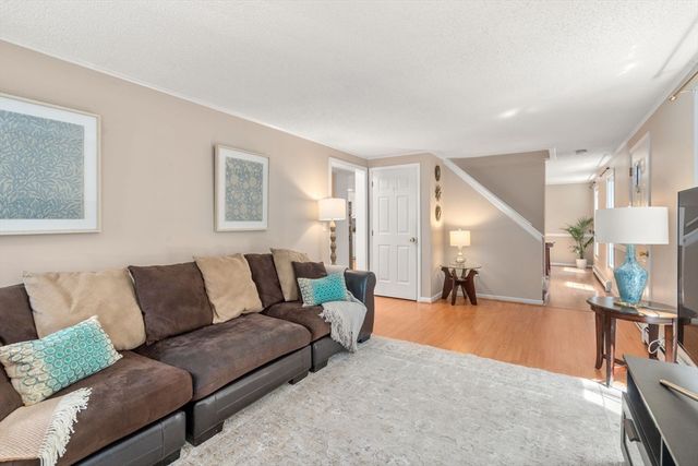 $894,000 | 5 Hope Lane, Dedham, MA 02026