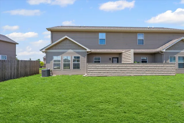 $275,000 | 2216 South Stonebrooke Court, Urbana, IL 61802