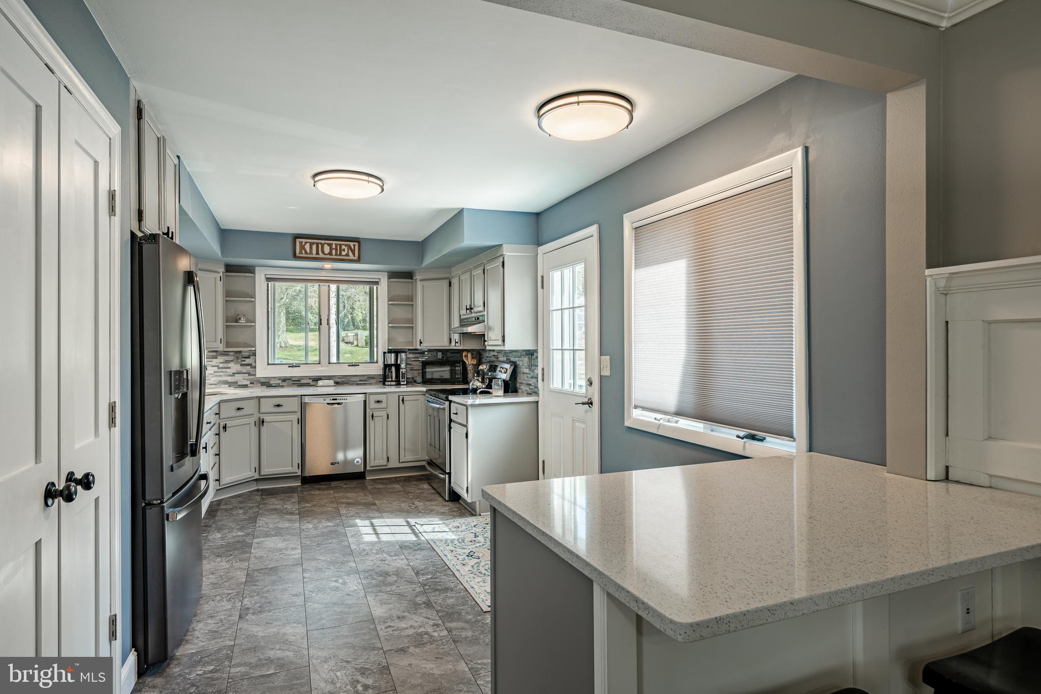 476 Collins Drive Springfield, PA 19064 - Photo 17 of 44 Kitchen with new tile floor