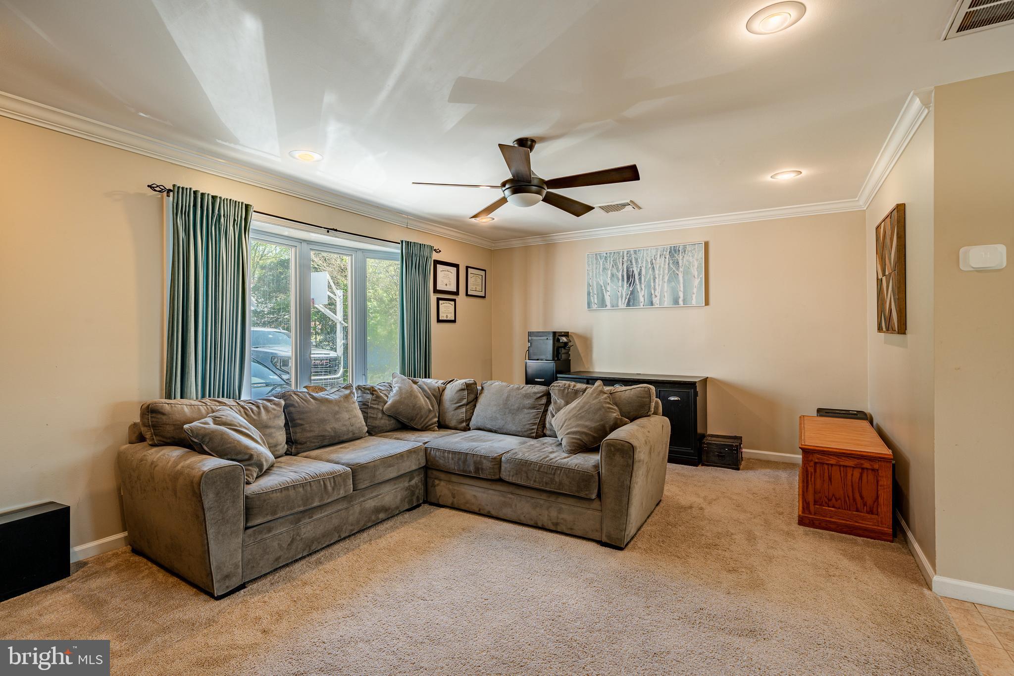 476 Collins Drive Springfield, PA 19064 - Photo 3 of 44 Den/Family room area