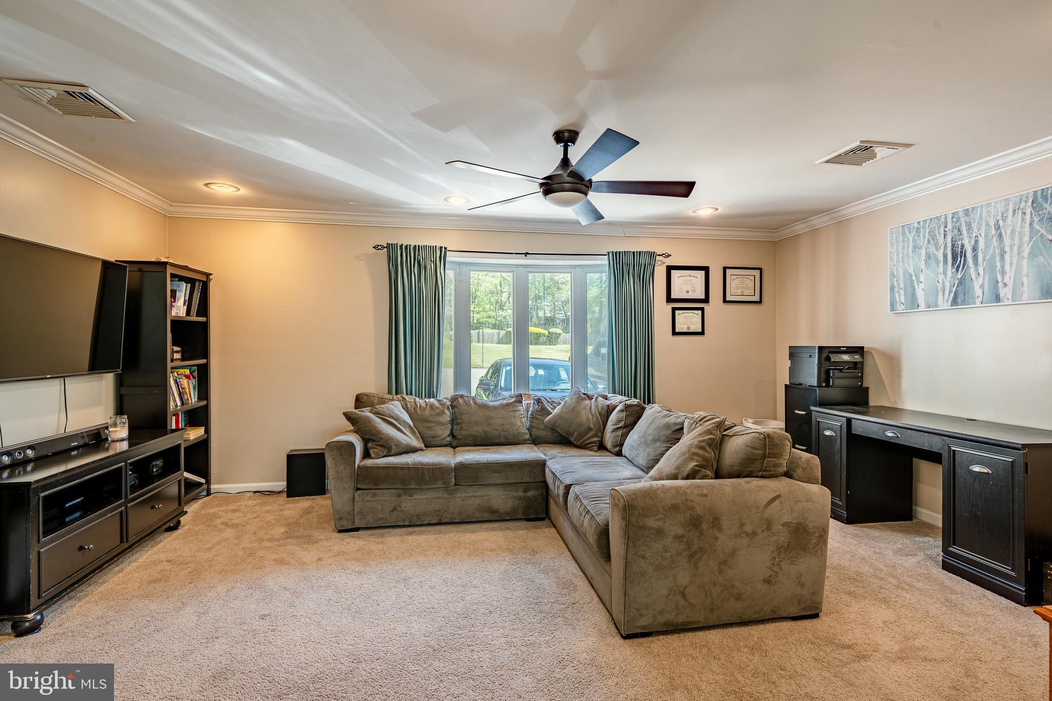 476 Collins Drive Springfield, PA 19064 - Photo 4 of 44