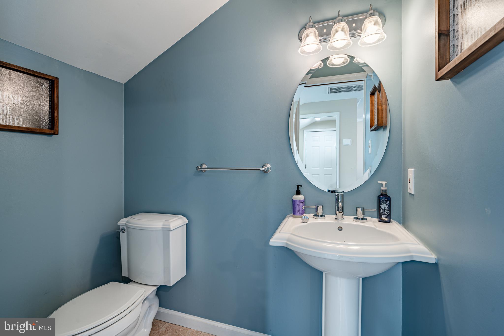 476 Collins Drive Springfield, PA 19064 - Photo 7 of 44 Powder room