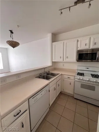 $1,395 | 7173 South Durango Drive, Unit 102, Las Vegas, NV 89113