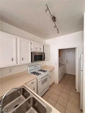 $1,395 | 7173 South Durango Drive, Unit 102, Las Vegas, NV 89113