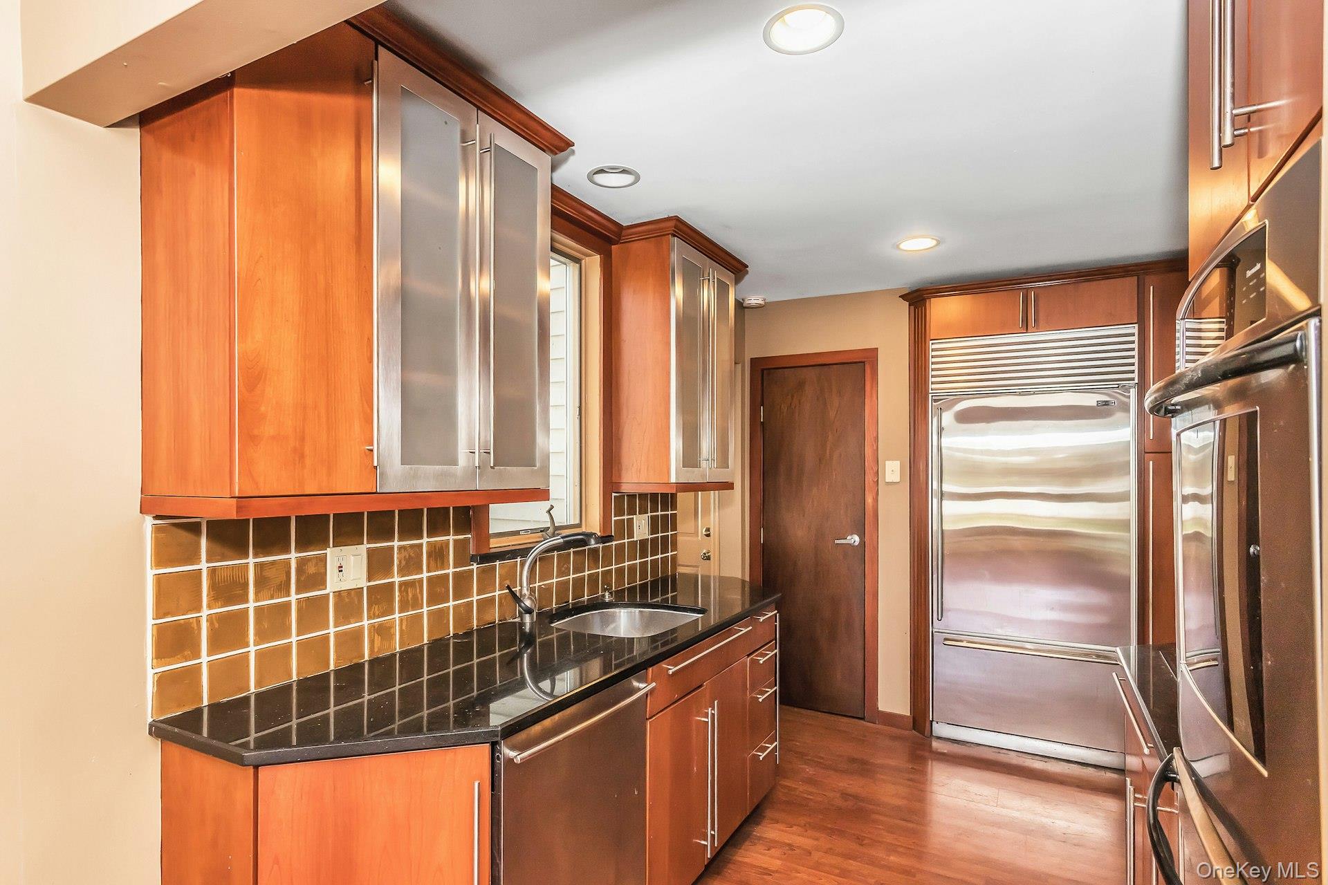 11 Rockhill Road East Hills, NY 11577 - Photo 12 of 27