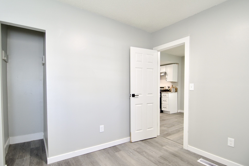 69 Manhattan Street Springfield, MA 01109 - Photo 25 of 36