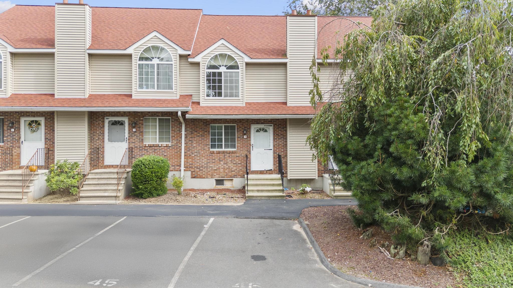 62 Pierpont Road, Unit 3 Waterbury, CT 06705 - Photo 1 of 1 Gallery Image 1
