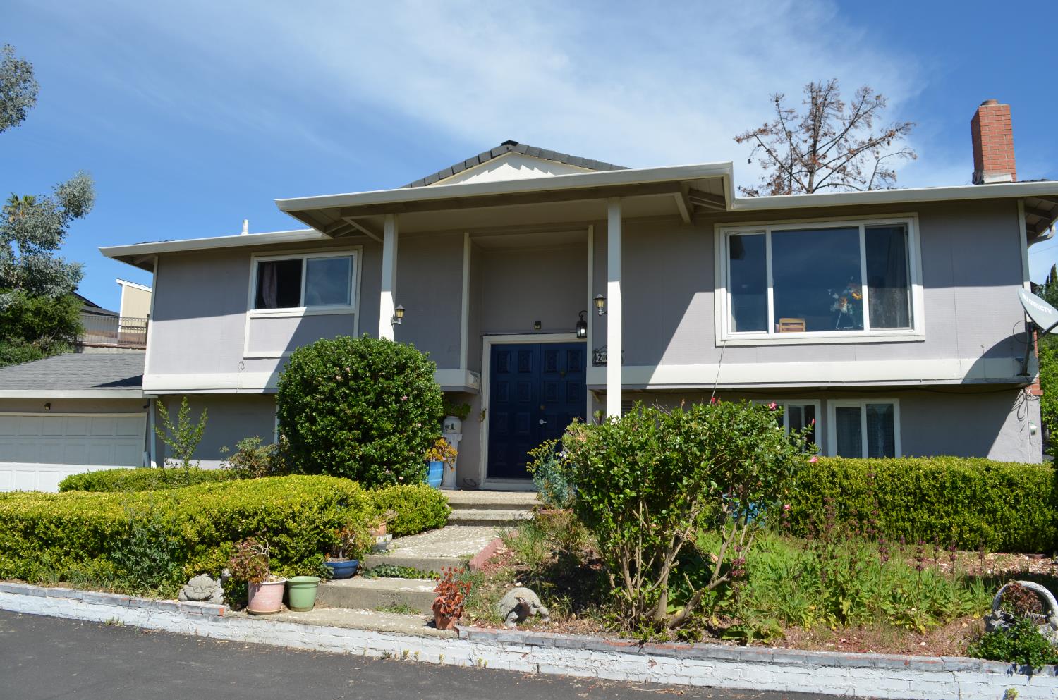 208 Appian Way Union City, CA 94587 - Photo 2 of 38 a front view of a house with a yard