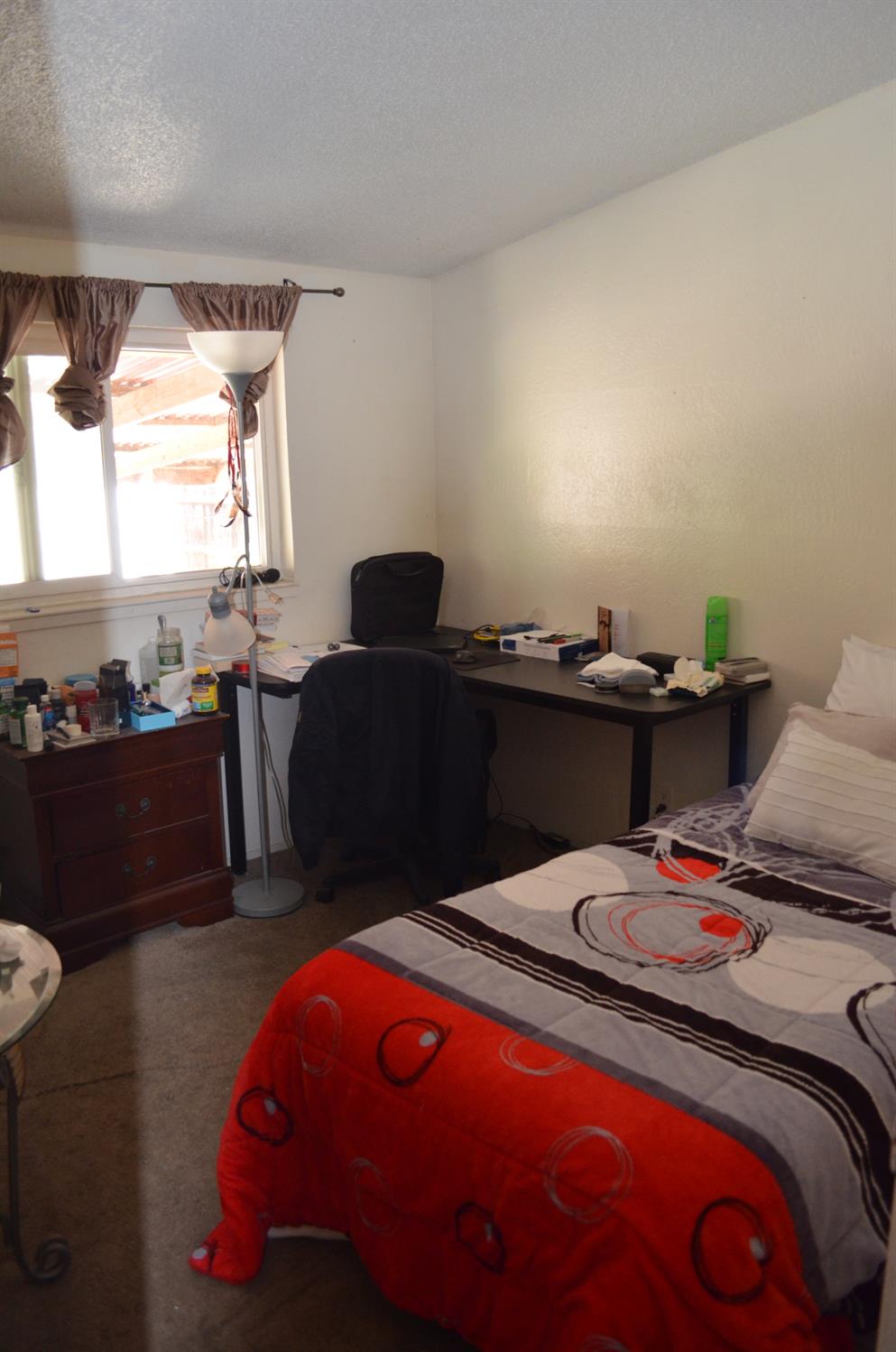 208 Appian Way Union City, CA 94587 - Photo 24 of 38 a bedroom with a bed and dresser