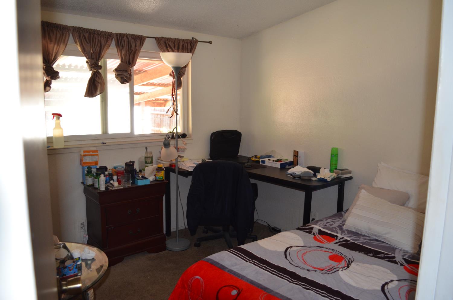 208 Appian Way Union City, CA 94587 - Photo 25 of 38 a bedroom with a bed and a window