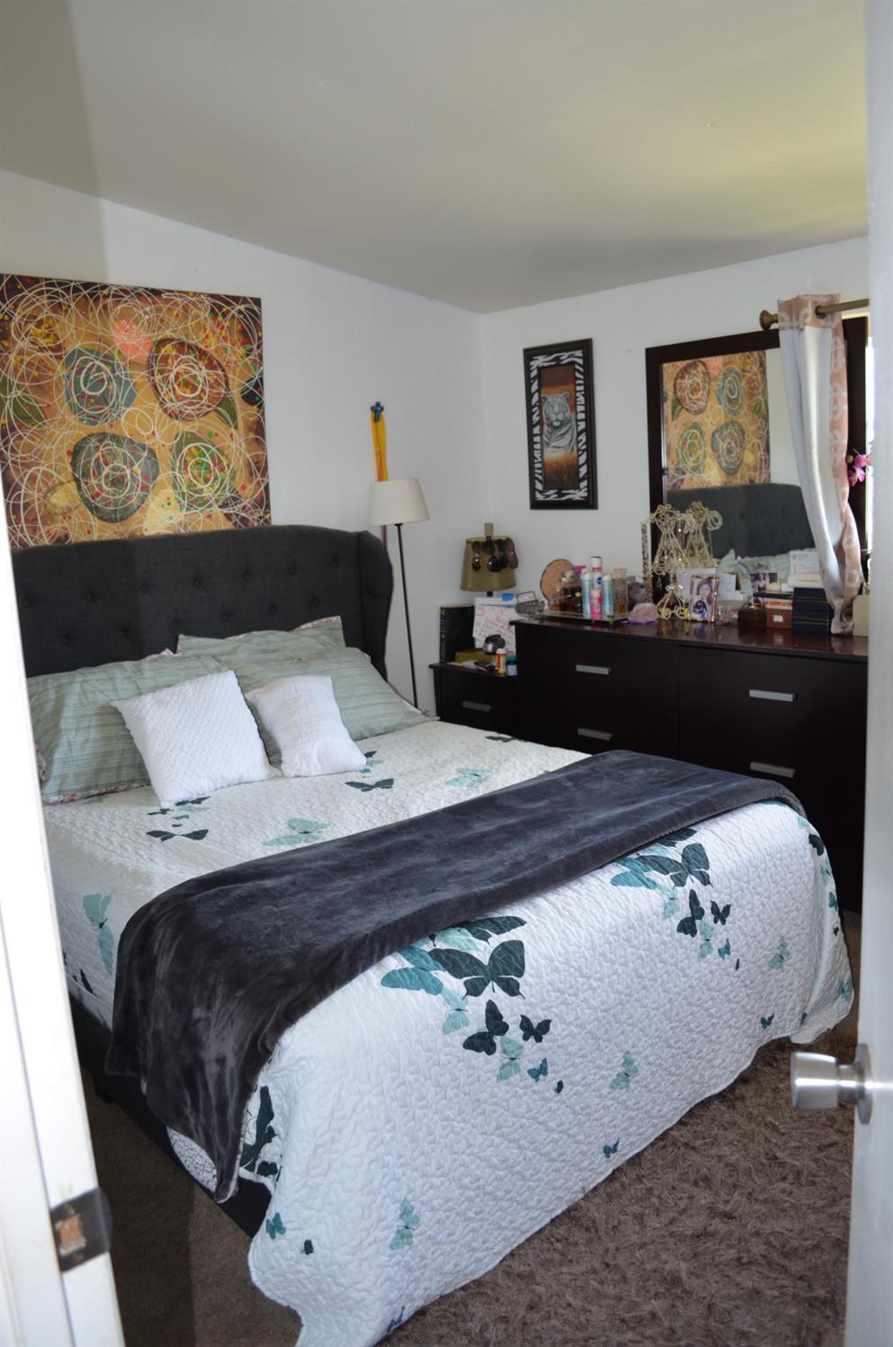 208 Appian Way Union City, CA 94587 - Photo 27 of 38 a bedroom with a bed and a dresser