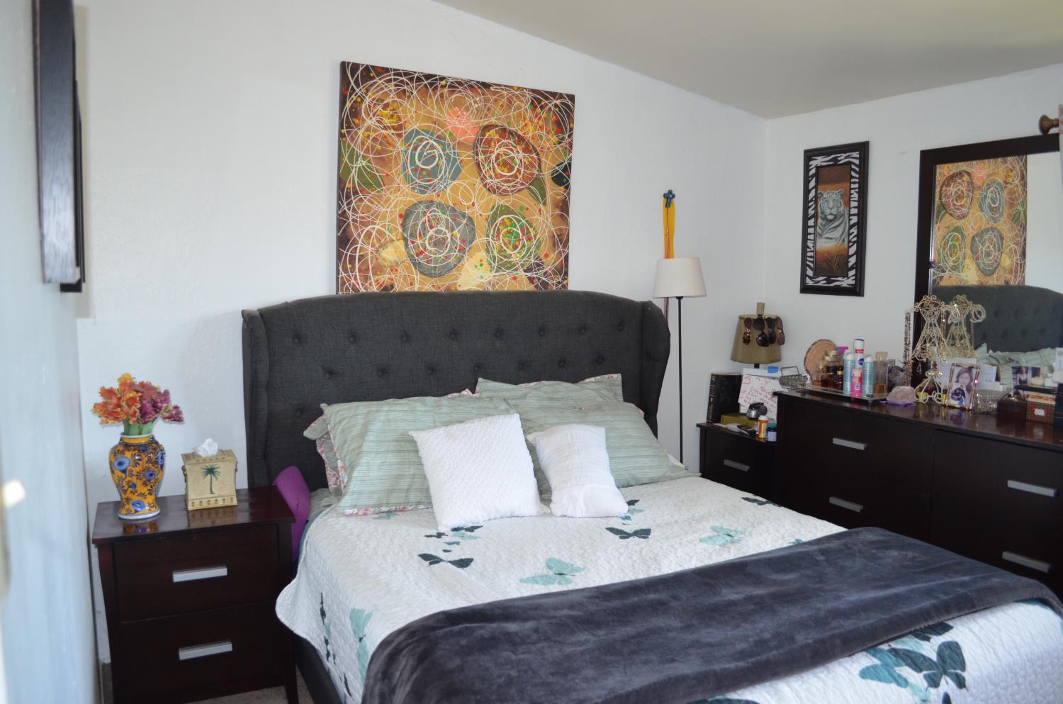 208 Appian Way Union City, CA 94587 - Photo 28 of 38 a bed room with a bed and painting on the wall