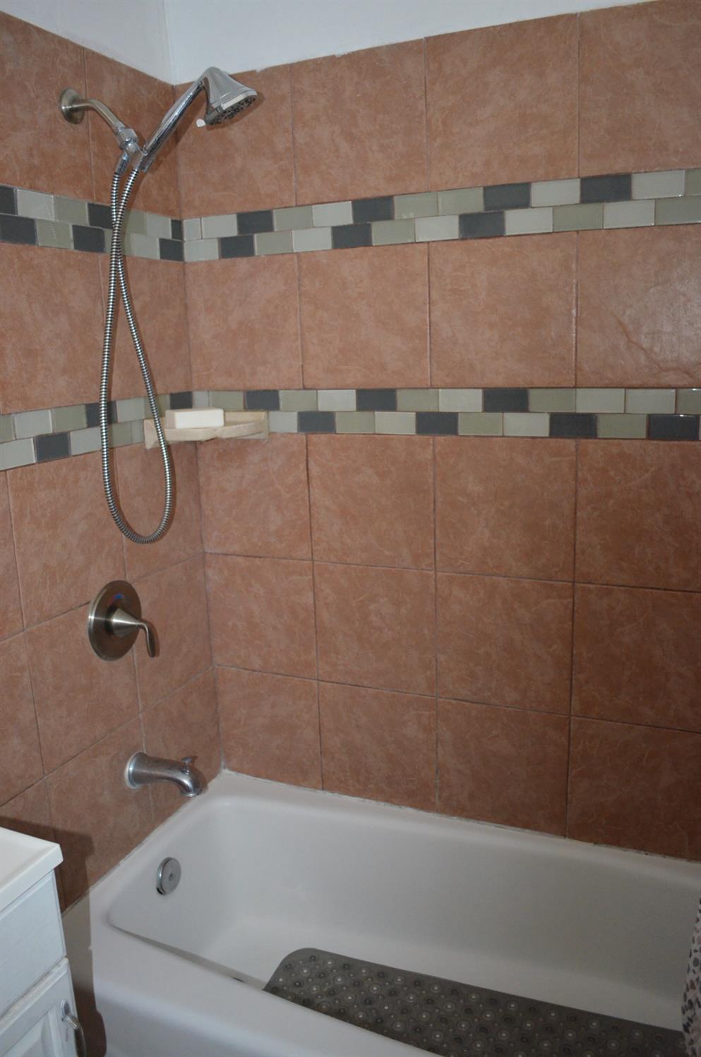 208 Appian Way Union City, CA 94587 - Photo 31 of 38 a bathroom with a shower and a bath tub