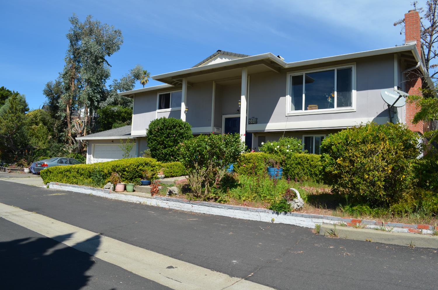 208 Appian Way Union City, CA 94587 - Photo 5 of 38 front view of a house with a yard