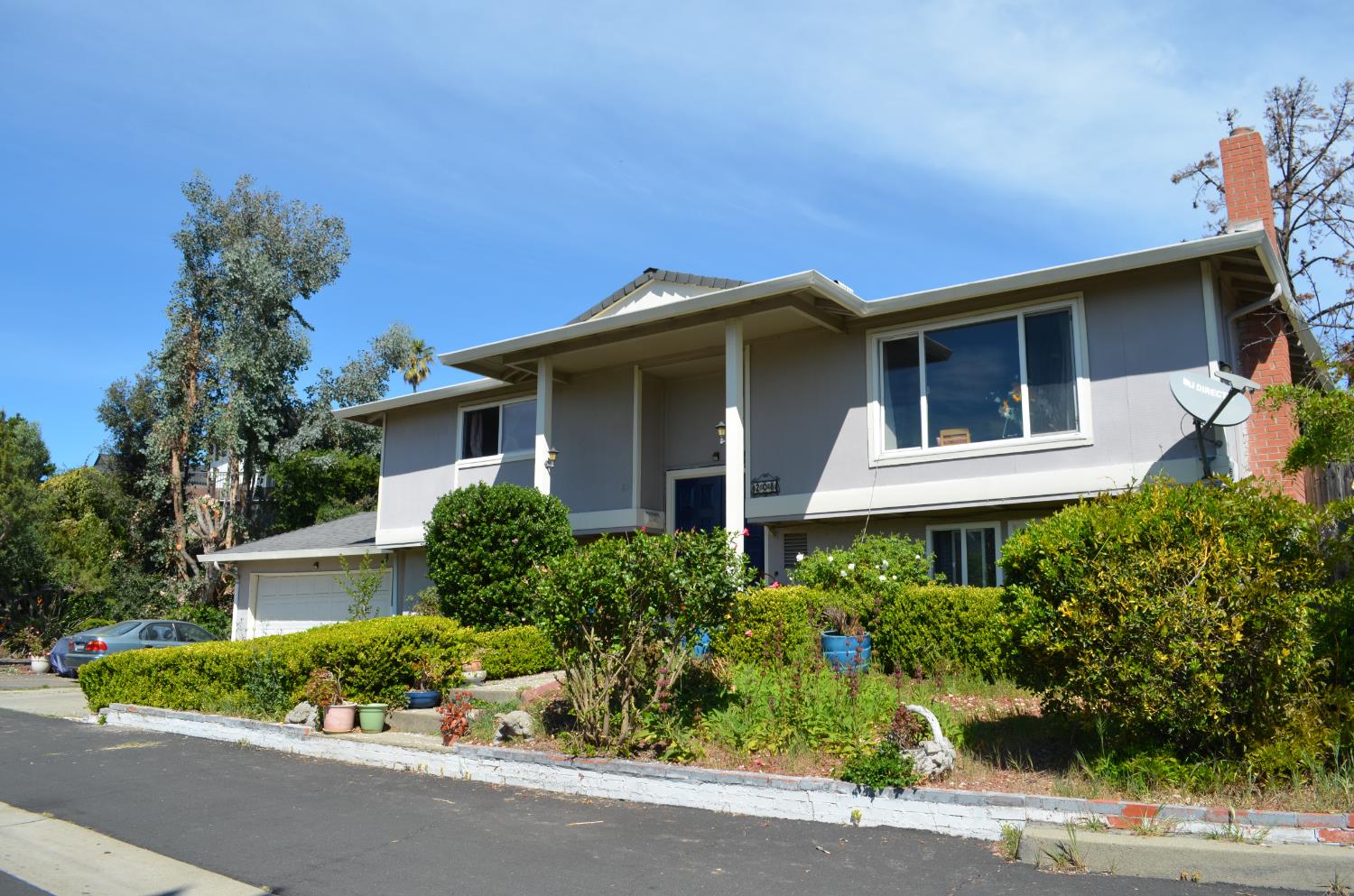 208 Appian Way Union City, CA 94587 - Photo 6 of 38 a front view of a house with a yard