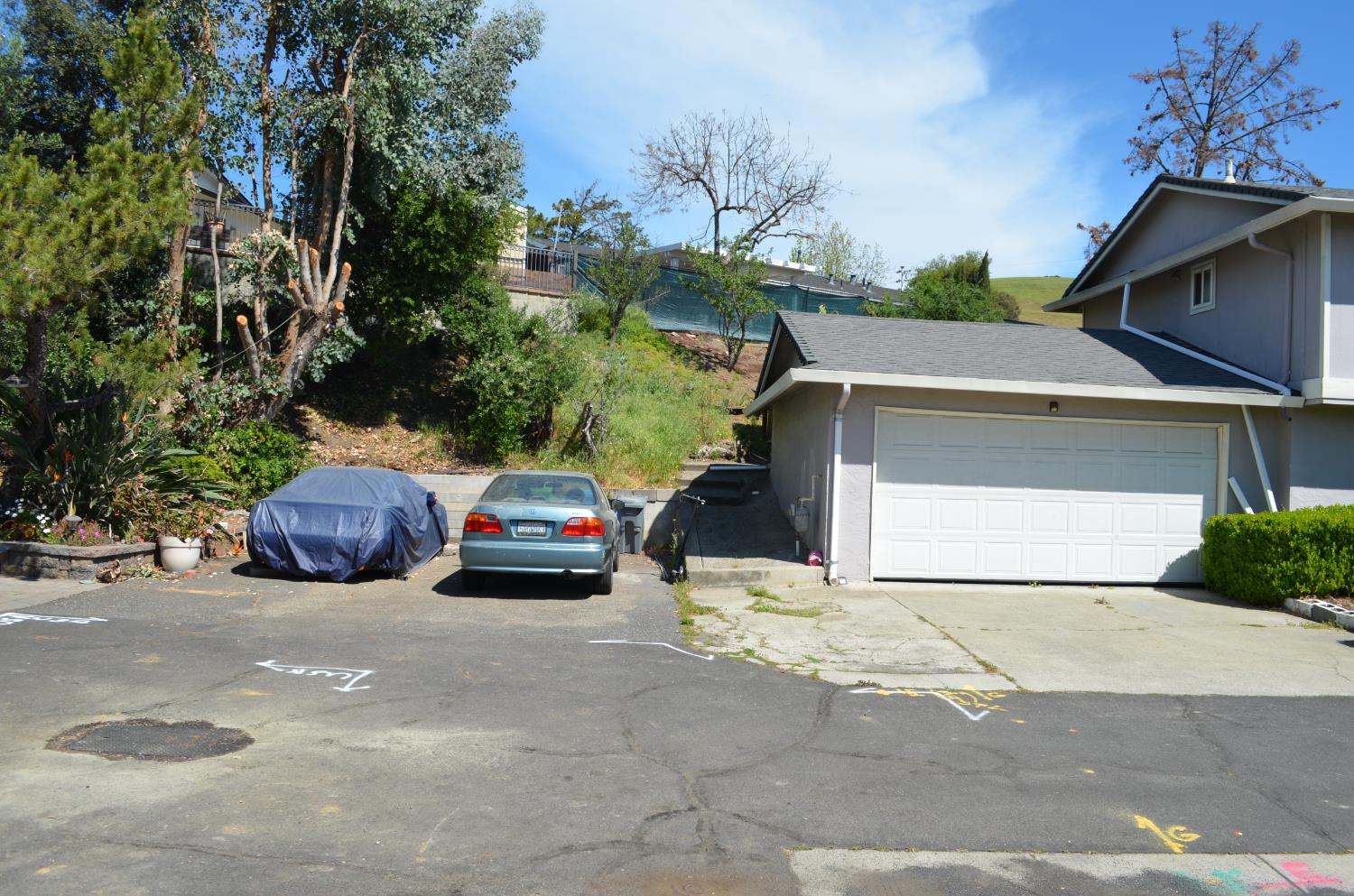 208 Appian Way Union City, CA 94587 - Photo 7 of 38 a car parked in front of a white house